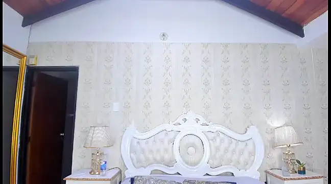 TiaraRosse online show from 4, 3, 2025