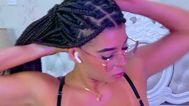 TiaraRosse online show from 5, 1, 2026