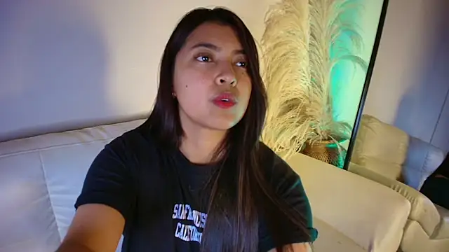 Rebeca Williams  online show from 5, 2, 2025