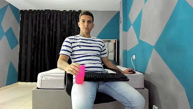 Snapshot of simookeler chatting on 15, 12, 2024 simookeler online show from 15, 12, 2024