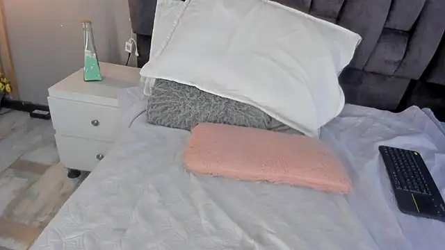 estefania  gomez online show from 13, 2, 2025