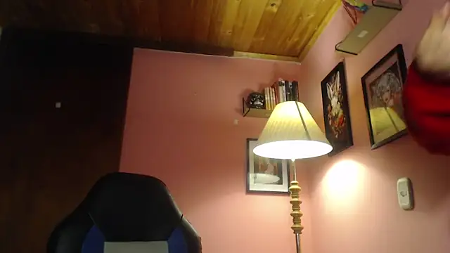 bunnyemilyrose36 online show from 12, 2, 2025