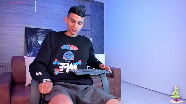 Aaron Scoot online show from 17, 12, 2025