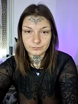 lizzardqueeen online show from 11, 11, 2025