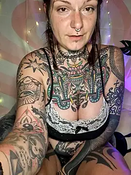 lizzardqueeen online show from 7, 3, 2026