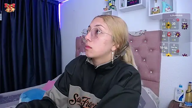 Snapshot of Soffy-brooks chatting on 14, 12, 2025 Soffy-brooks online show from 14, 12, 2025