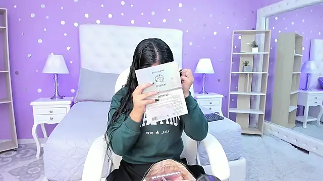 scarlette 15  online show from 13, 11, 2025