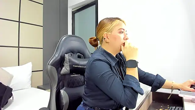 alma fenix online show from 11, 2, 2026