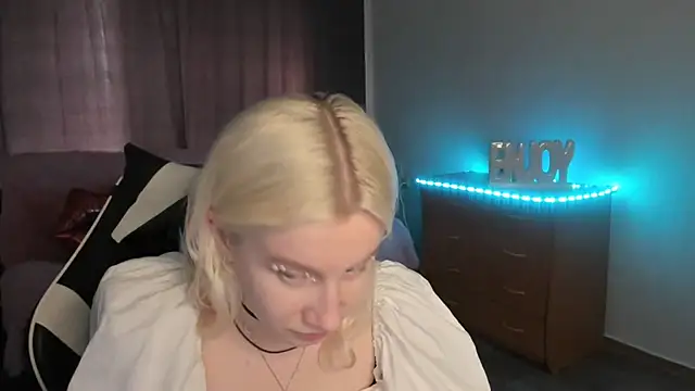 Snapshot of EnigmaSee chatting on 12, 7, 2026 EnigmaSee online show from 12, 7, 2026