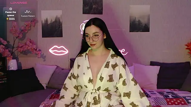 Fluffy Tiffy online show from 10, 1, 2025