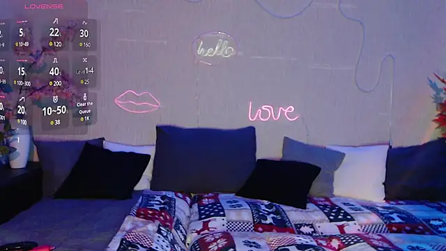 Fluffy Tiffy online show from 18, 1, 2025