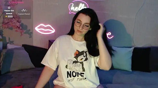 Fluffy Tiffy online show from 23, 1, 2025