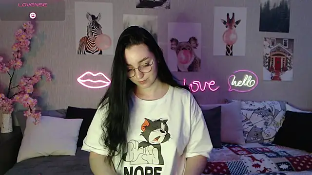 Fluffy Tiffy online show from 17, 2, 2025