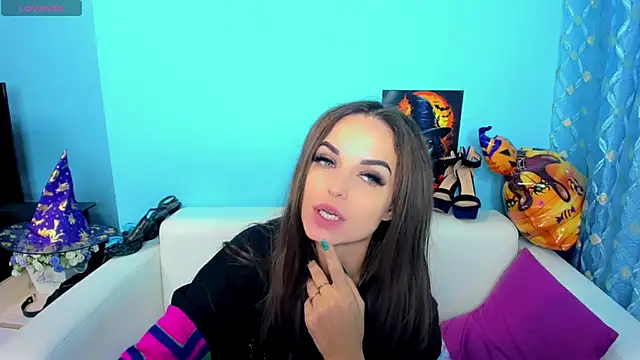 LindaaLu online show from 13, 11, 2025