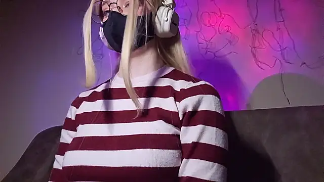 DanaWard online show from 1, 2, 2026