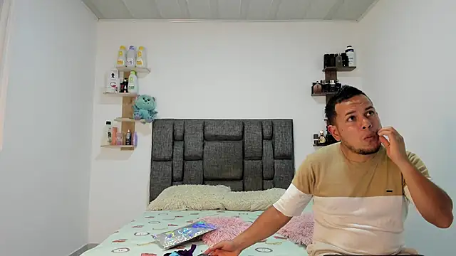 KattiaRose online show from 25, 2, 2025