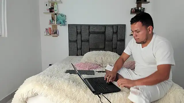 KattiaRose online show from 27, 2, 2025