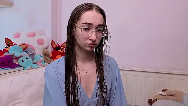 PollyBeev online show from 7, 6, 2026