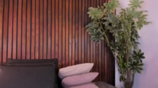 Jennmiiller  online show from 6, 11, 2025