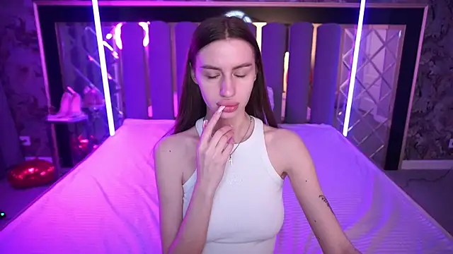 Snow WhiteeeX online show from 15, 4, 2026