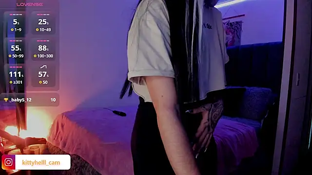 Snapshot of Alice_woodville chatting on 8, 3, 2025 Alice woodville online show from 8, 3, 2025