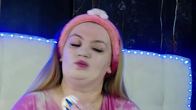 MelanieBrownn online show from 12, 4, 2026