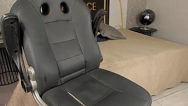 Desmon Clark online show from 1, 2, 2025