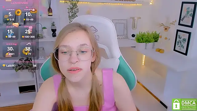 LayriantaVee online show from 10, 2, 2025