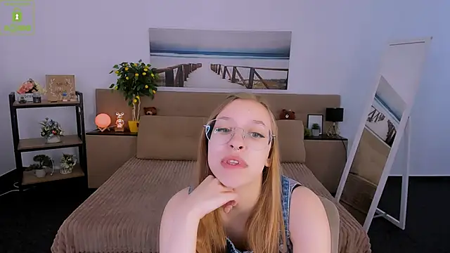 LayriantaVee online show from 5, 3, 2025