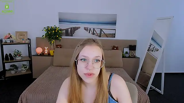 LayriantaVee online show from 6, 3, 2025