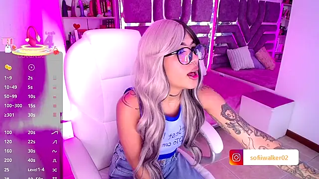 AliceWalker 11 online show from 9, 10, 2025