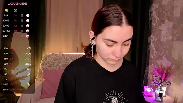 hannacheekss  online show from 3, 10, 2025