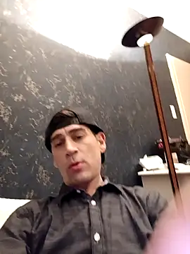 Snapshot of ElyasMatt chatting on 17, 1, 2025 ElyasMatt online show from 17, 1, 2025