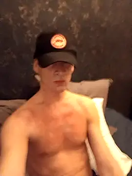 Snapshot of ElyasMatt chatting on 5, 2, 2025 ElyasMatt online show from 5, 2, 2025