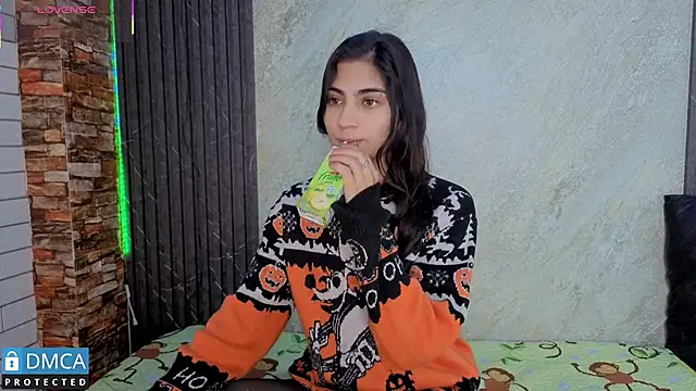 SolBeaumont1 online show from 10, 9, 2025