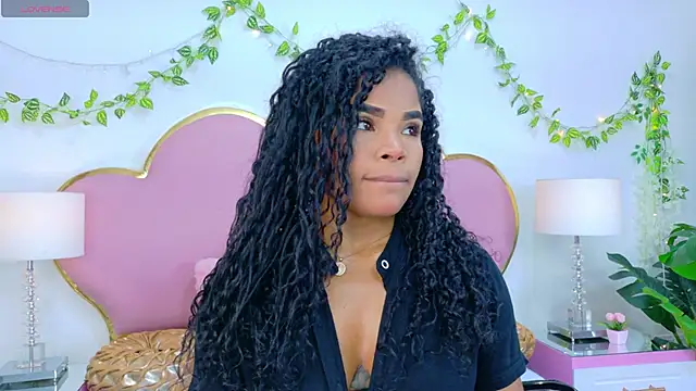 NahiaraReina online show from 10, 11, 2025