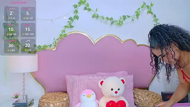 NahiaraReina online show from 28, 11, 2025