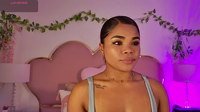 NahiaraReina online show from 2, 6, 2026