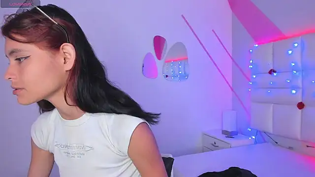 Snapshot of Salome_rouse1 chatting on 5, 1, 2025 Salome rouse1 online show from 5, 1, 2025