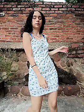 sweet outdoor charm online show from 4, 3, 2026