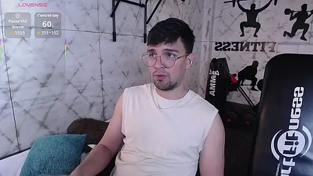 Snapshot of Edward_max chatting on 6, 4, 2026 Edward max online show from 6, 4, 2026