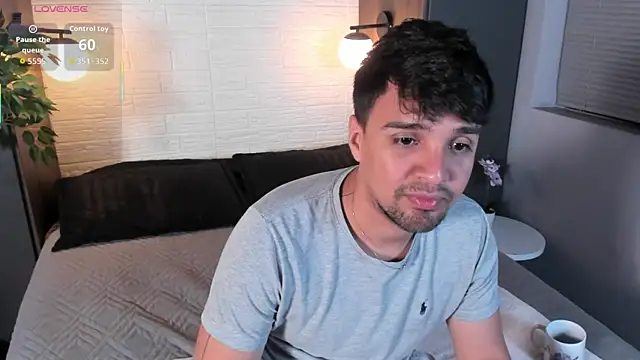 Snapshot of Edward_max chatting on 7, 4, 2026 Edward max online show from 7, 4, 2026