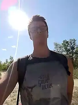 Snapshot of Rosieflo chatting on 16, 9, 2025 Rosieflo online show from 16, 9, 2025