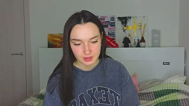 Wild Sophie  online show from 3, 1, 2025