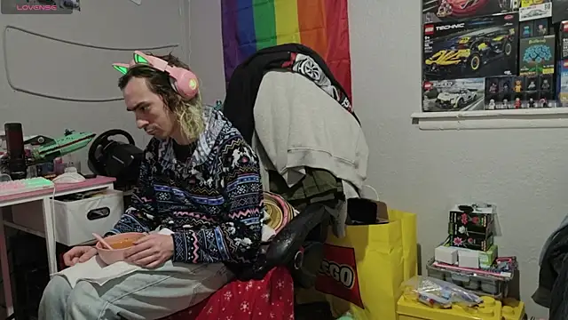 tallnerdyguy online show from 8, 4, 2026