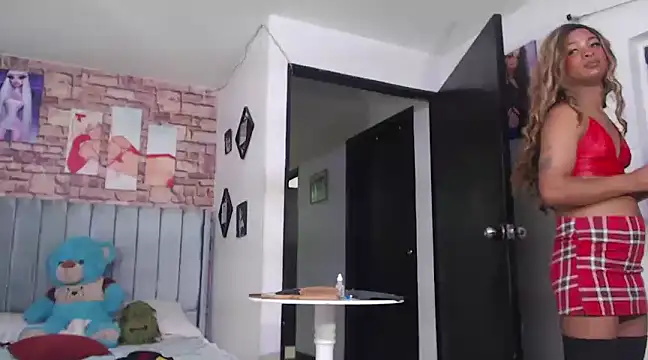 Snapshot of vixenxqueens chatting on 4, 1, 2025 vixenxqueens online show from 4, 1, 2025