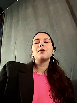 PoppyRobinson online show from 5, 12, 2024