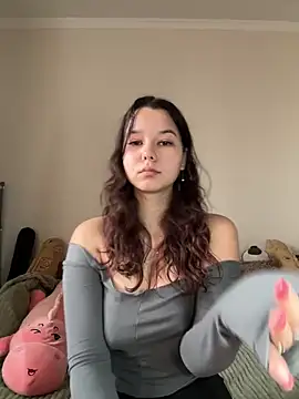 PoppyRobinson online show from 4, 1, 2025