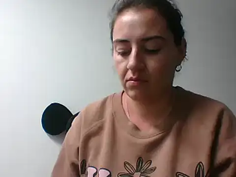 Snapshot of _karlie_kloss_ chatting on 12, 12, 2024 karlie kloss online show from 12, 12, 2024