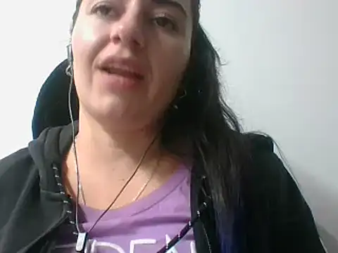 Snapshot of _karlie_kloss_ chatting on 8, 2, 2025 karlie kloss online show from 8, 2, 2025